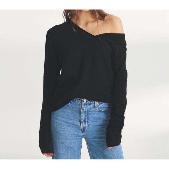 NAADAM Sweaters - NEW NAADAM cashmere featherweight v neck in black